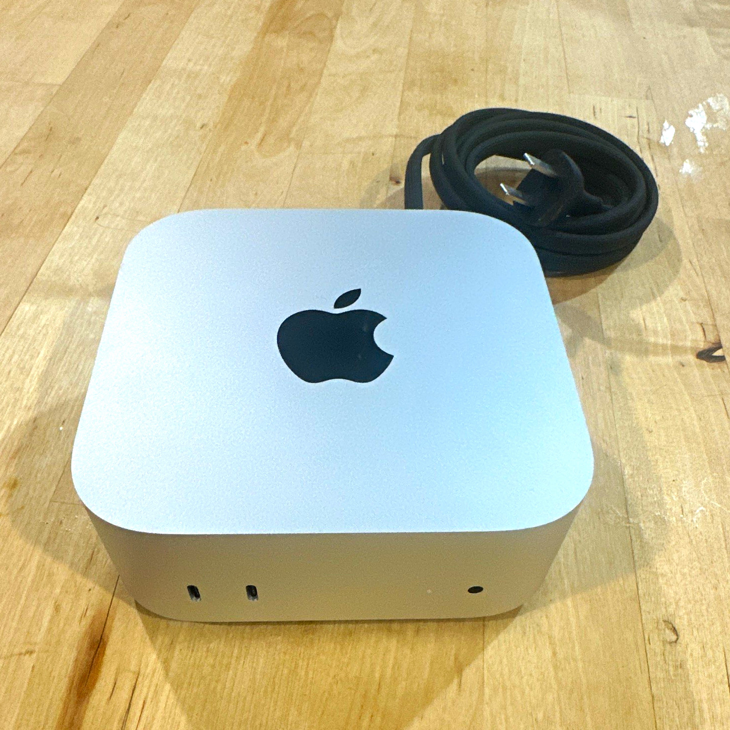 2024 Apple Mac Mini Desktop Computer - Silver (Desktop) M4, 16 gb, 245 gb.