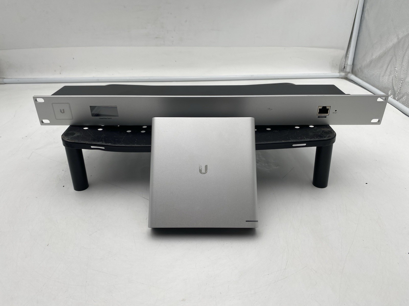 Ubiquiti UniFi Cloud Key Gen2 Plus UCK-G2-PLUS w/ 1TB HDD & CKG2-RM Rackmount