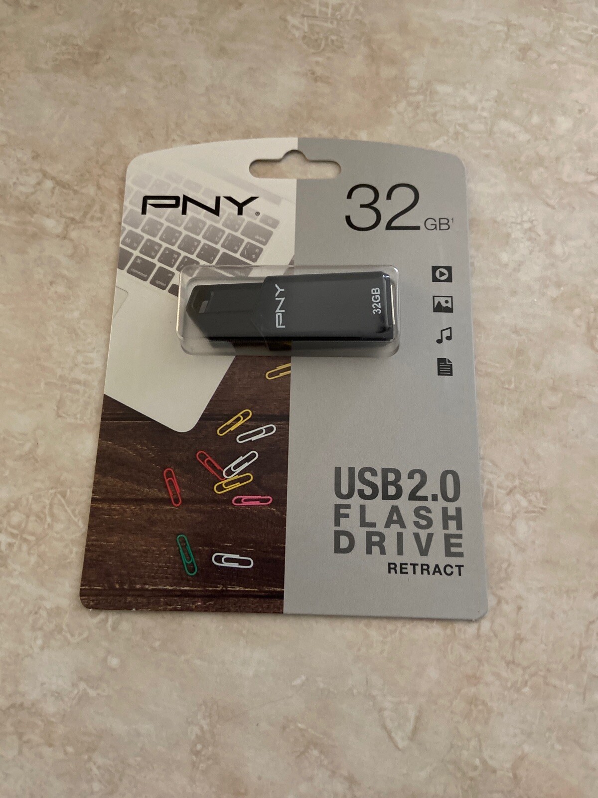 PNY USB 2.0 FLASH DRIVE RETRACT 32GB