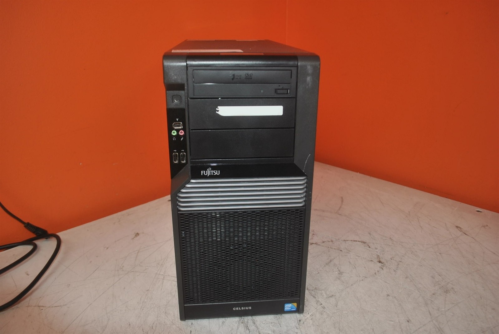 BIOS Locked Fujitsu Celsius M470-2 Power Intel Xeon E5630 2.53GHz 4GB 0HD 