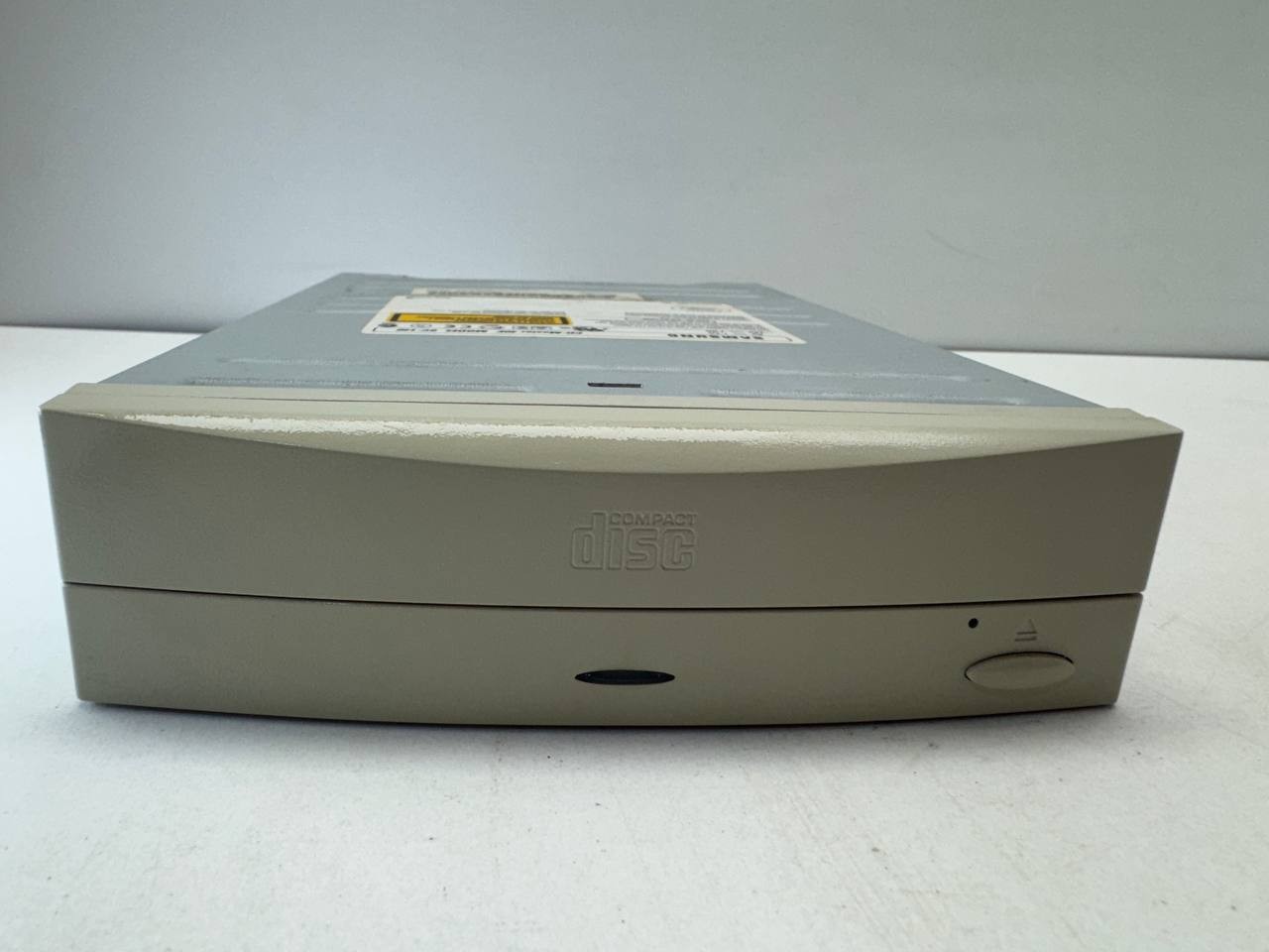 Samsung CD-Master 40E SC-140 Internal CD-ROM Drive IDE ATAPI - Vintage Beige