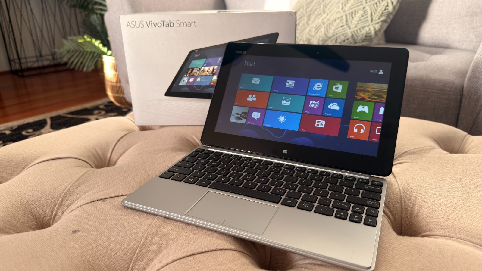 Asus VivoTab Smart (Original Packaging + Official Bluetooth Keyboard and Cover)
