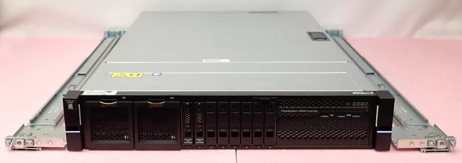 IBM FlashSystem V9000 Control Enclosure 9848-AC3 2x E5-2667v4 64GB RAM 2x 240GB