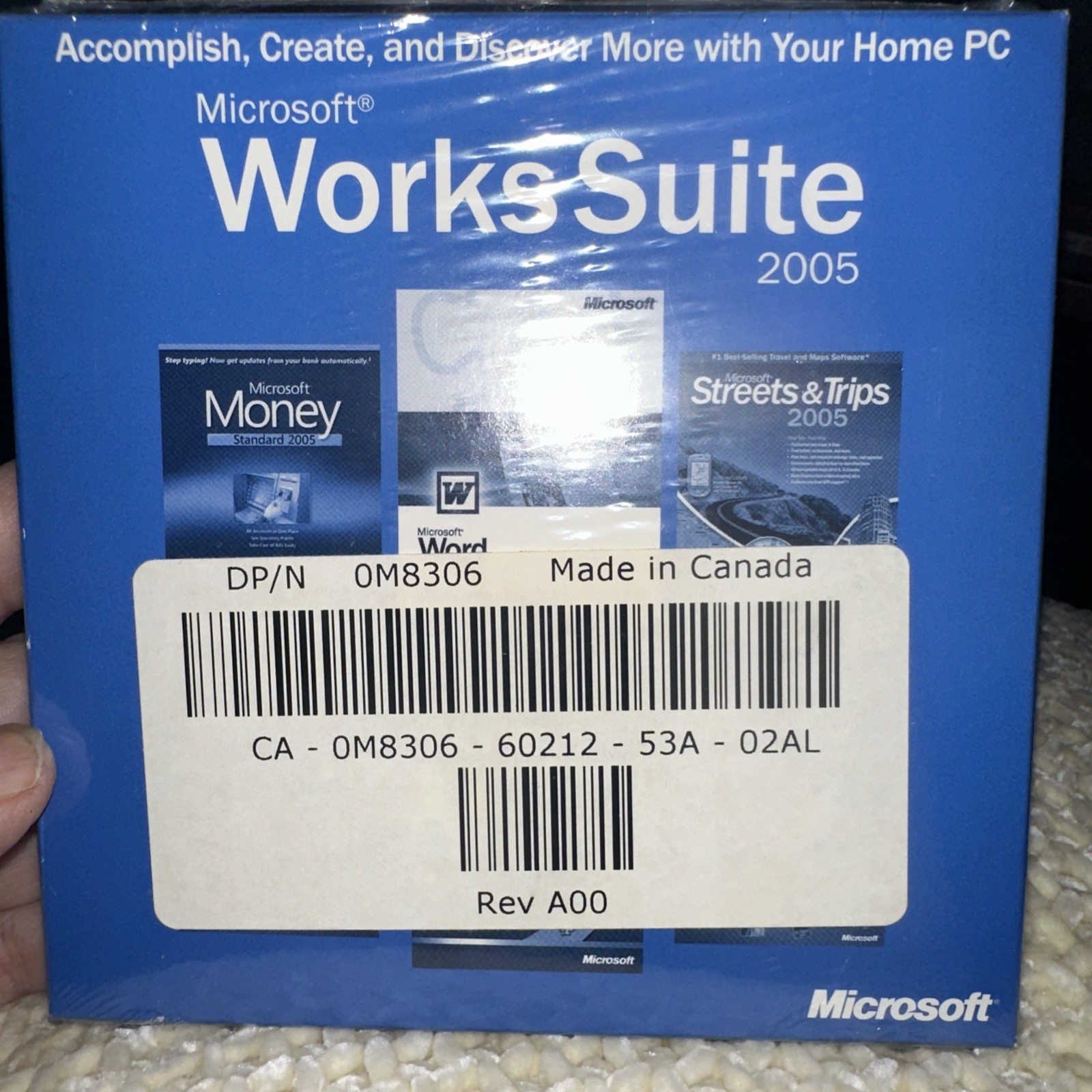 Microsoft Works Suite - Money 2005 - Word, Money, Encarta, Streets & Trips- CD