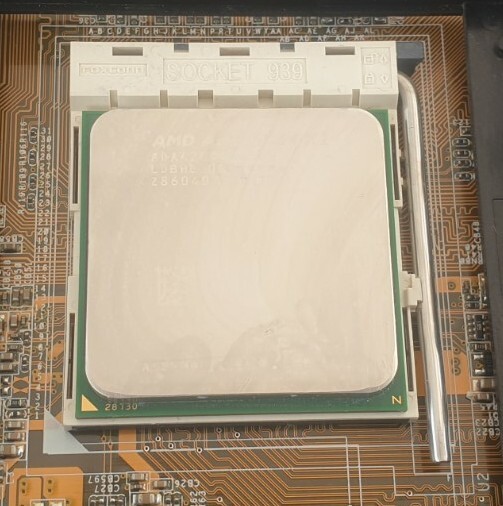 AMD Athlon 64 X2 4200+ ADA4200DAA5BV - Dual Core - 2.20GHz - 939 Socket