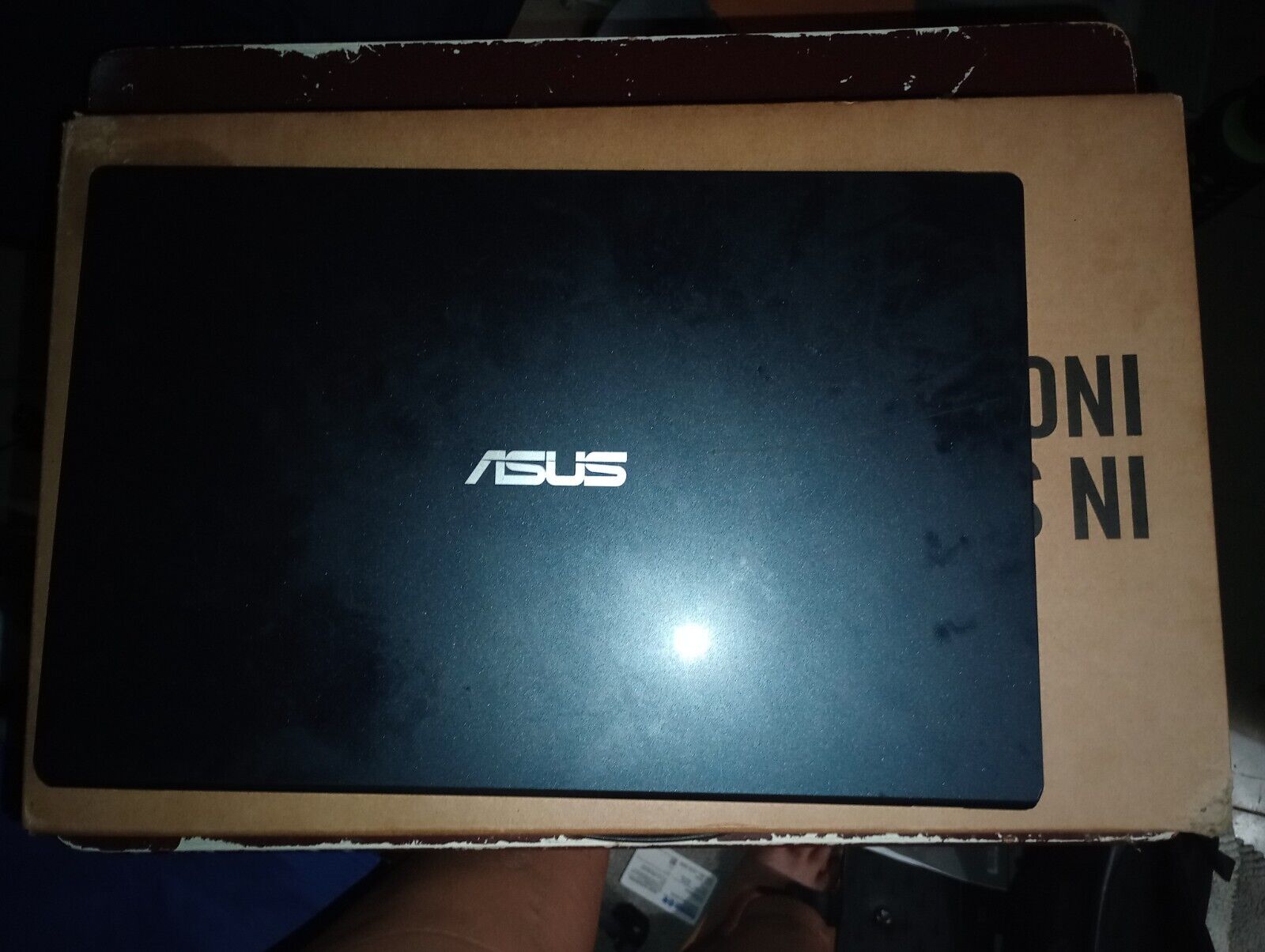 ASUS  E510MA LAPTOP  IT ALSO COME WITH CHARGER AND THE BOX