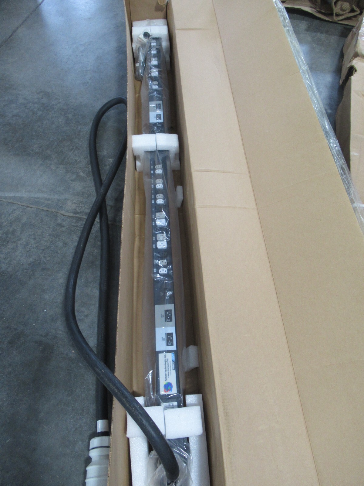 Server Technology C2X36CE-DQME2966/C Managed RACK PRO2 36-Outlets PDU