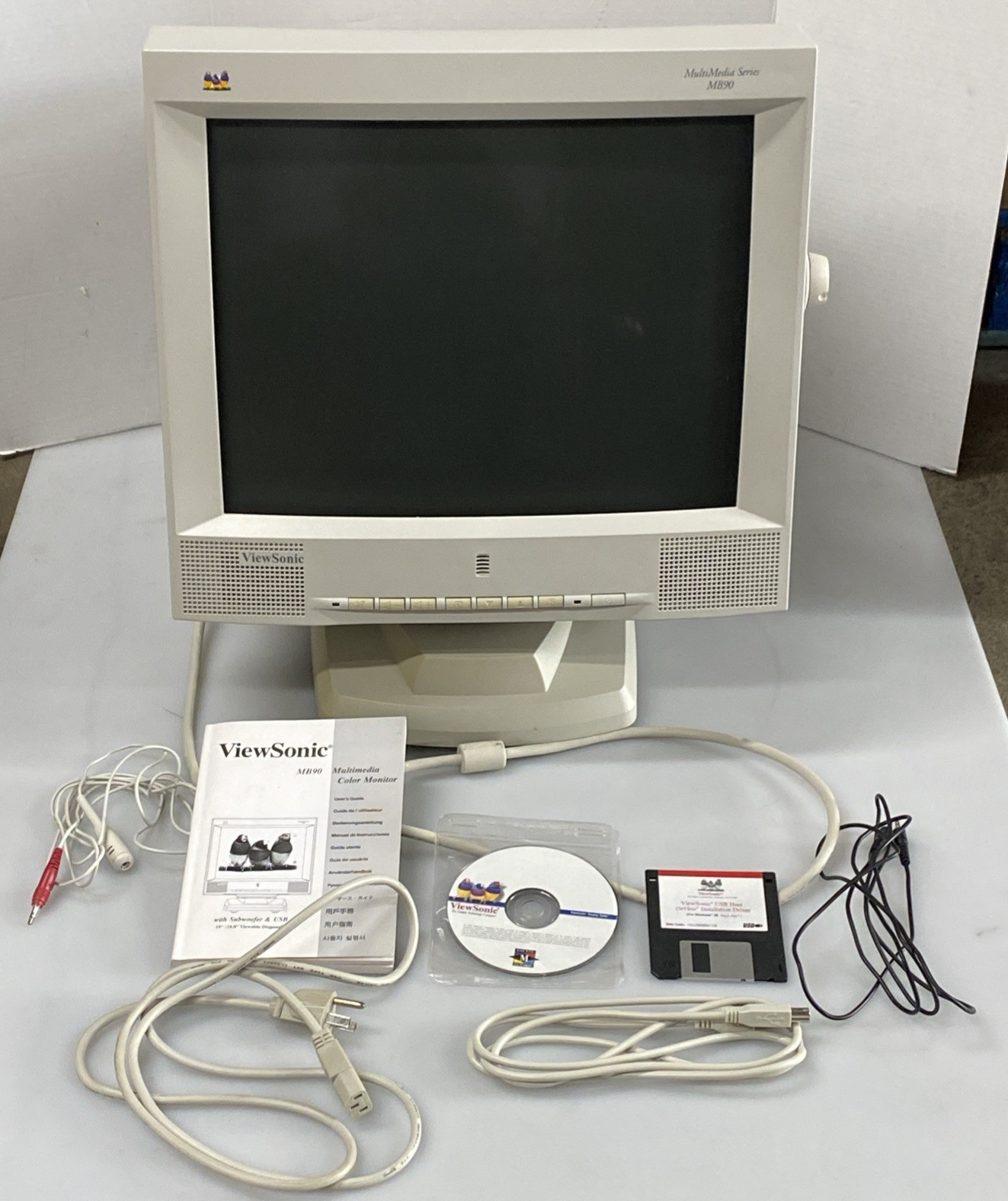 Mint ViewSonic Multimedia Series MB90 19” CRT Monitor W/Accessories/Manual/ROM