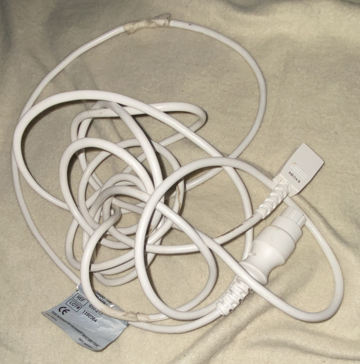 White Reusable Cable Circular Multi-Pin to Rectangular Connector MPN AB049