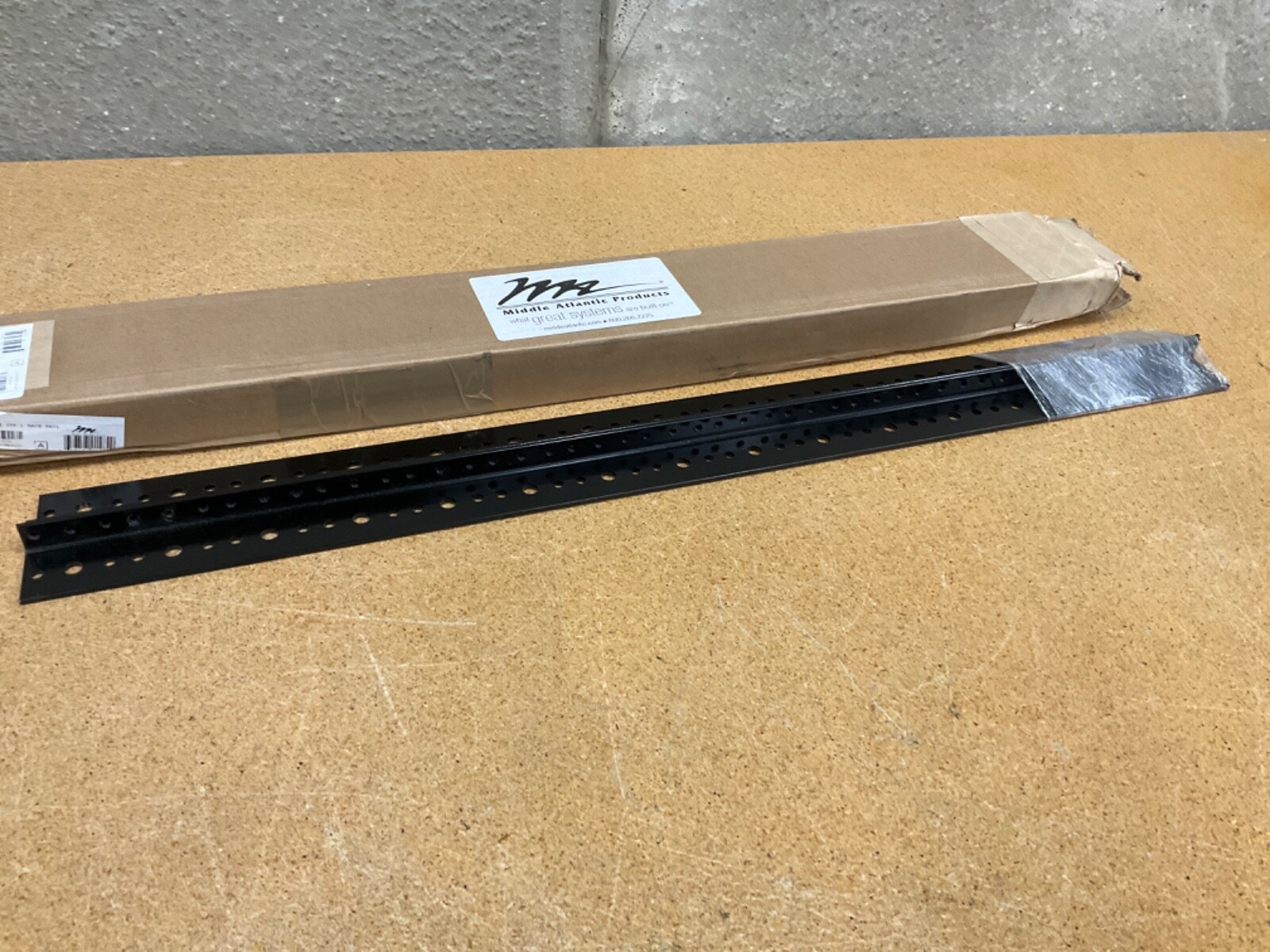 Middle Atlantic RRF16 Pair 16SP (28") Rack Rail