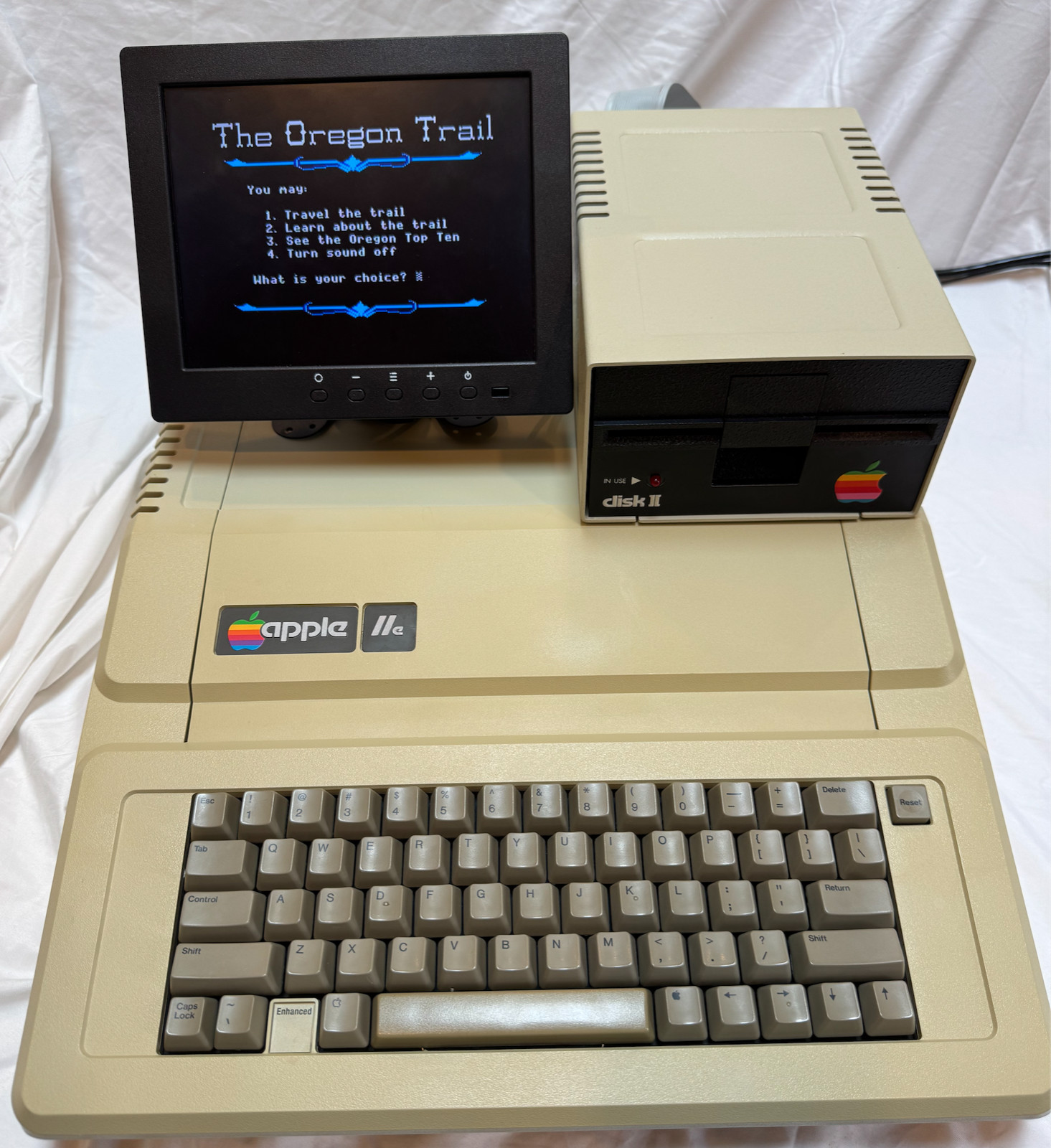 Apple IIe Enhanced Computer System SERVICED w/Disk Drive Monitor Software TESTED