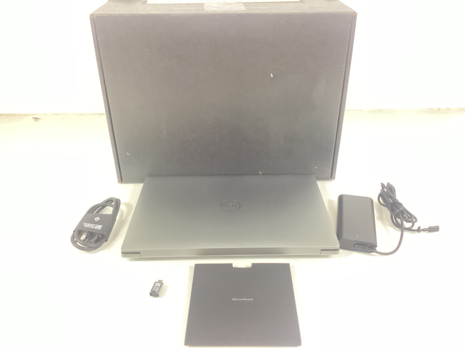 Dell Precision 5690 16" Ultra 7 165H 32GB 1TB SSD RTX 2000 W11P WiFi 7 - 728PF