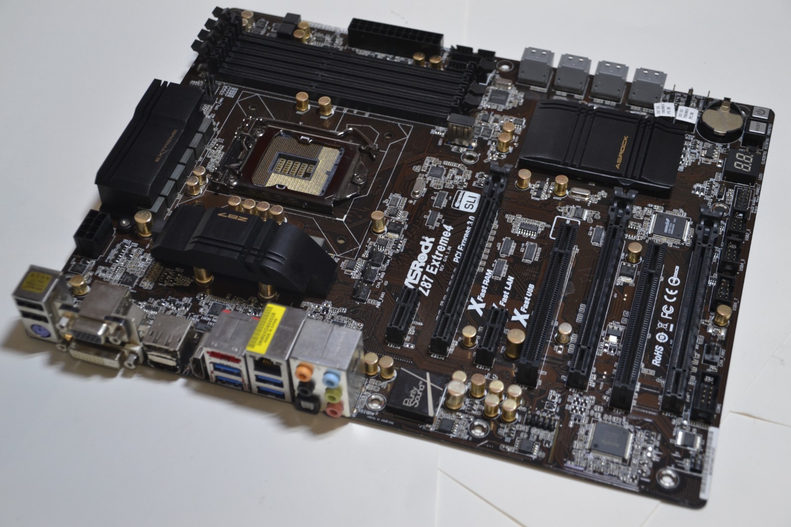 ASRock Z87 Extreme4 ATX Motherboard LGA1150 DDR3 HDMI PCIe Gaming Intel
