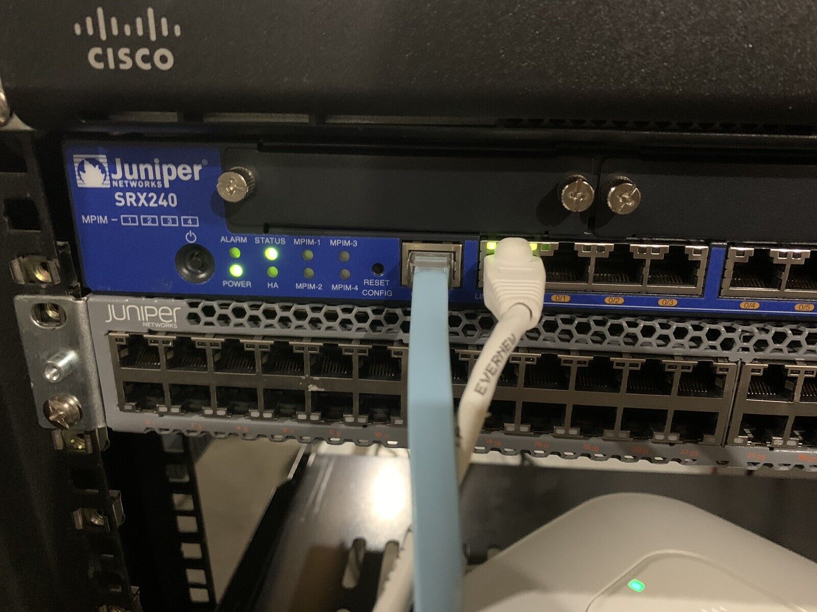 Juniper SRX240H-POE SRX Services Gateway VPN Firewall Switch 16 Gig GE ports PoE