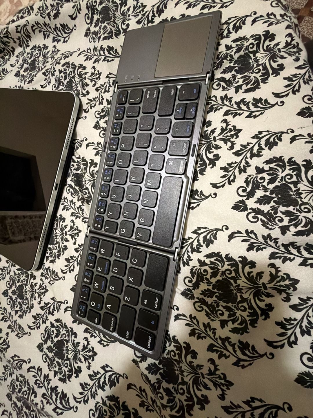 Jelly Comb Foldable Bluetooth Keyboard with Touchpad and Numeric Keypad Gray