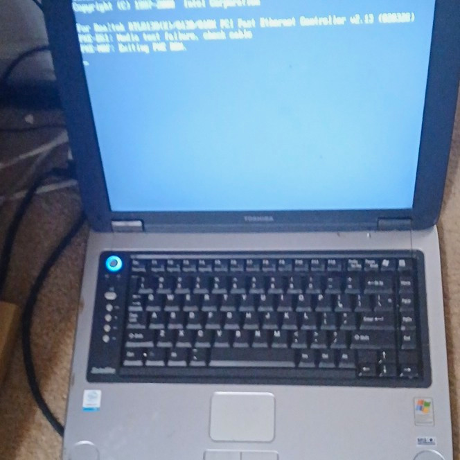 Toshiba Satellite 15in Intel Celeron 512MB Windows XP Silver Laptop w/Charger