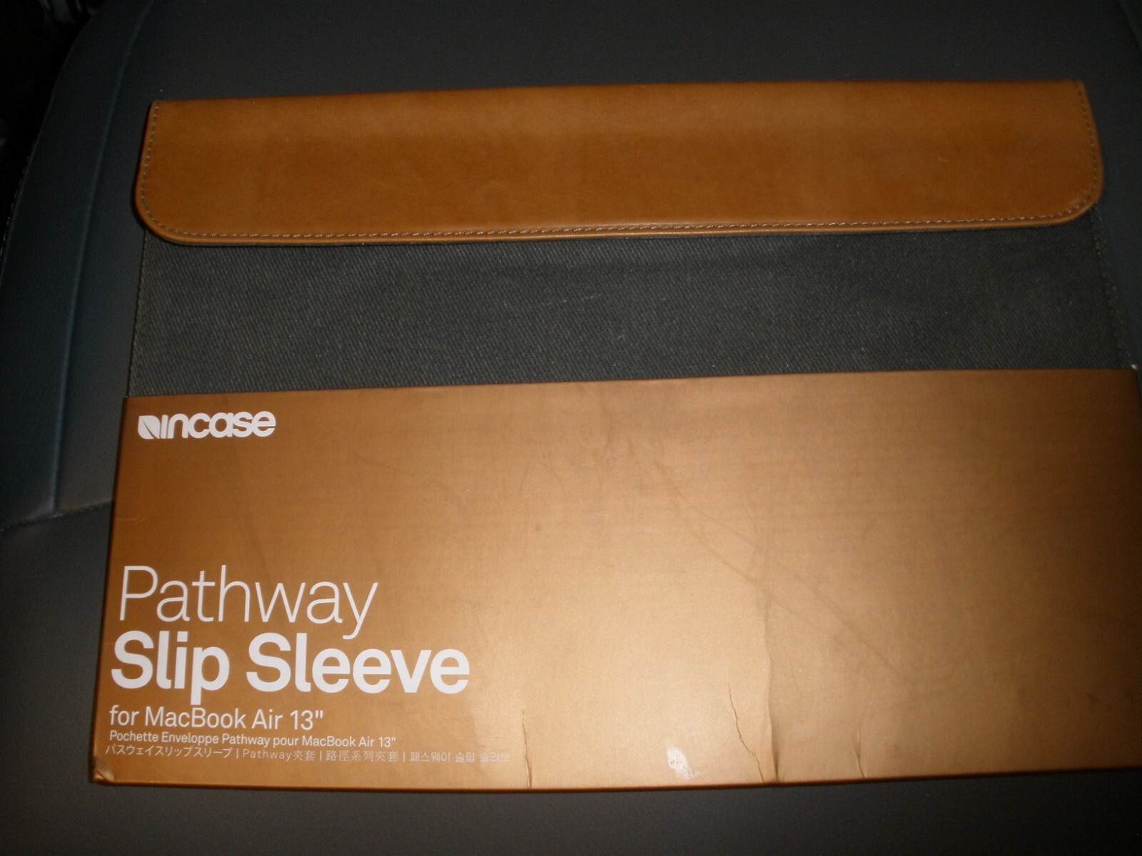 NEW Incase Pathway Slip Sleeve for MacBook Air 13" (SU25A)