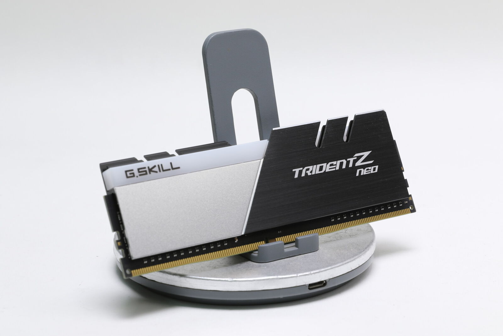 G.Skill Trident Z Neo 16GB Memory Kit (2x 8GB), DDR4-3600MHz, F4-3600C18D-16GTZN