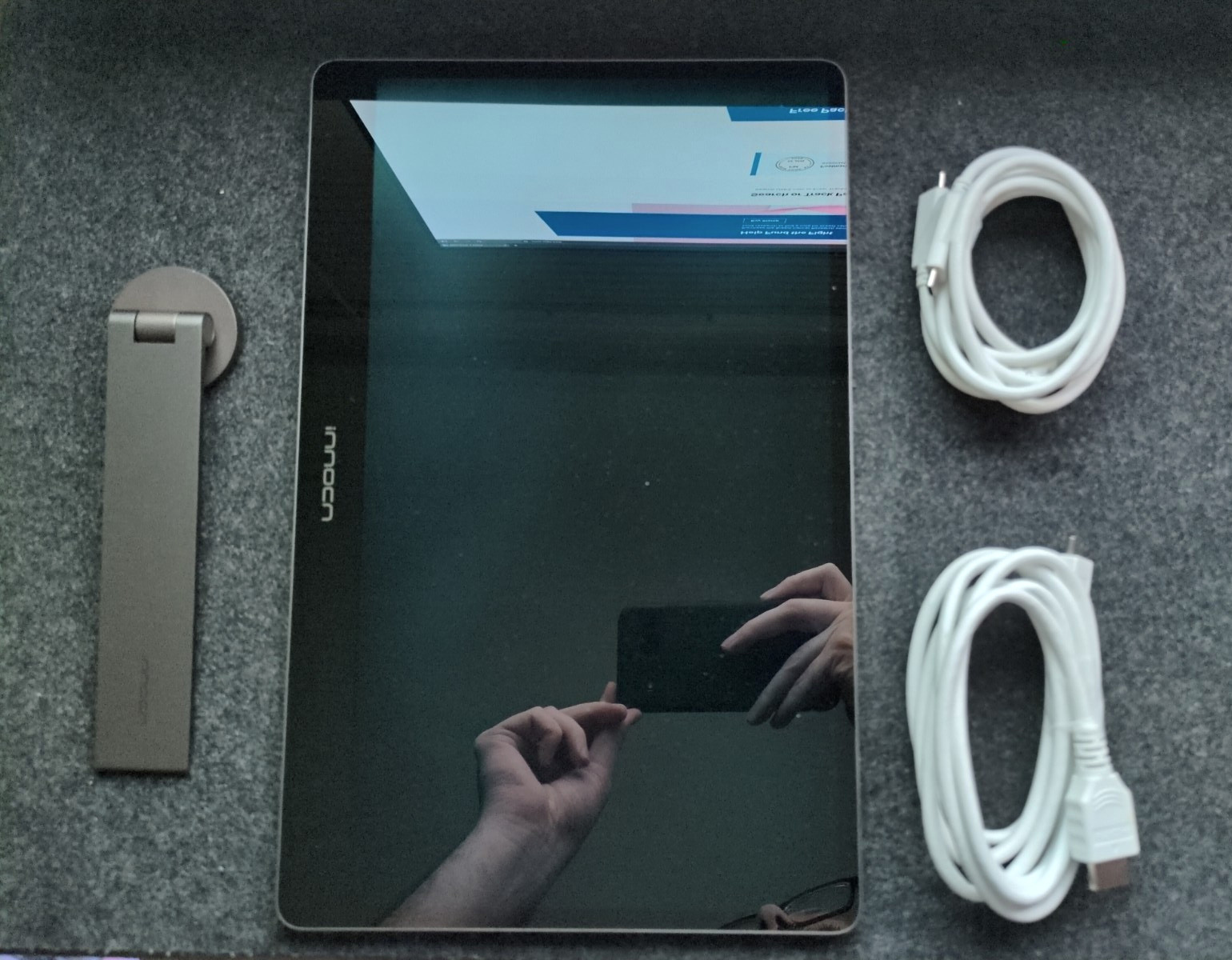 13.3in Innocn Portable OLED Monitor