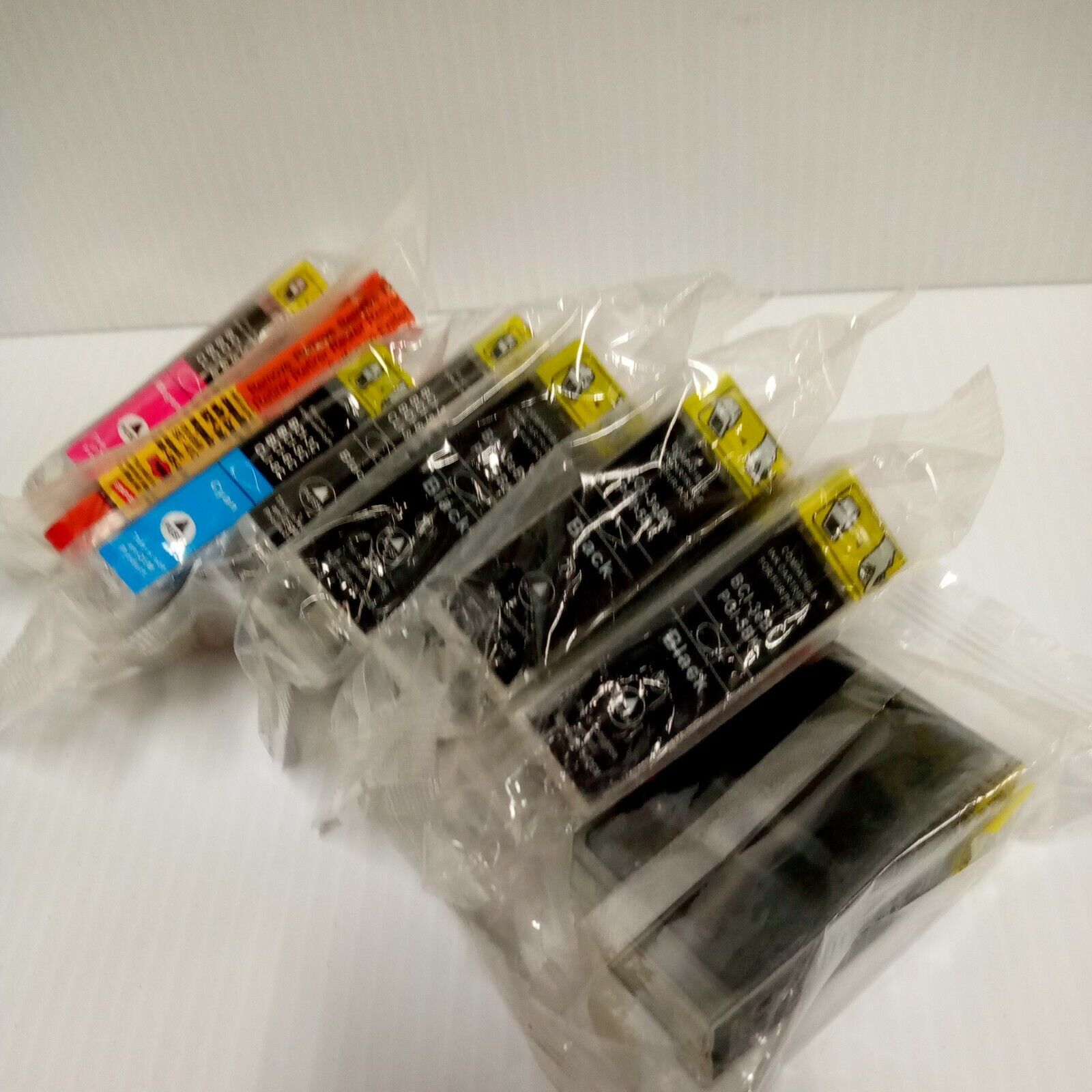 1 Lot of 8 Ink Cartridges, 1 Sm Blk, 4 Blk, 2 Magenta & 1 Cyan (FC 47/2 D212)