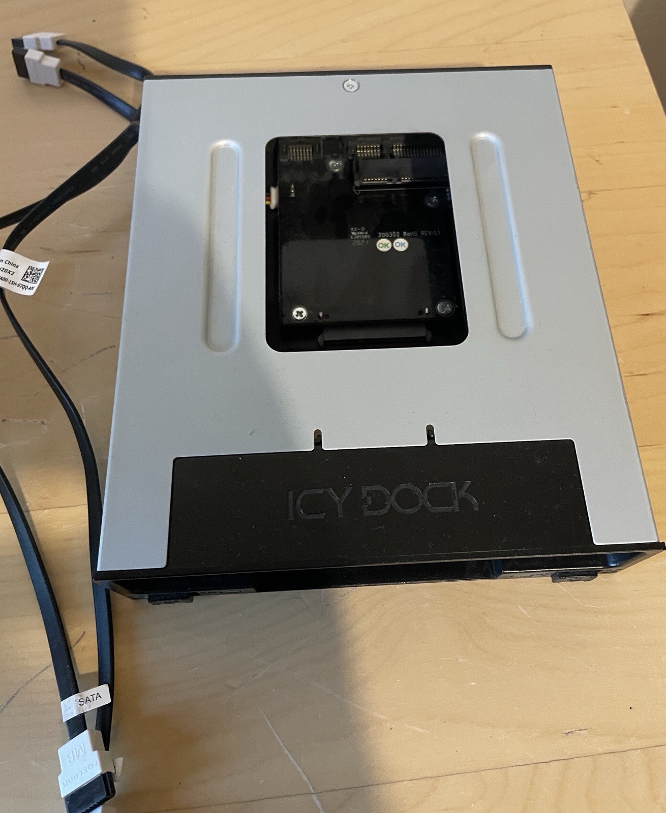 ICY DOCK Tray-Less 2.5" and 3.5" SATA SSD/HDD Docking Enclosure