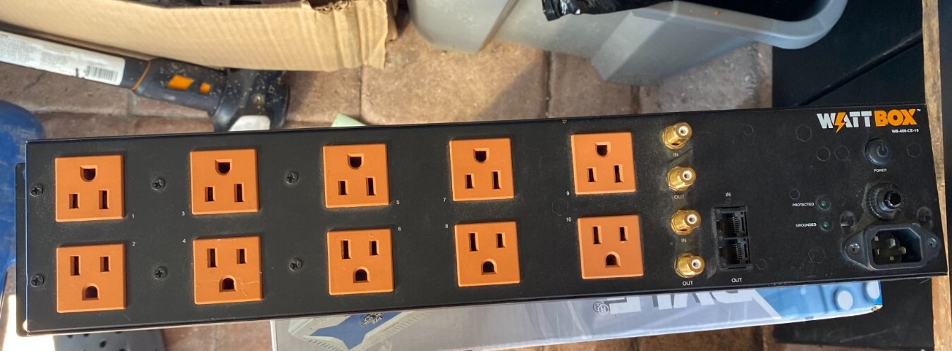 WATTBOX  WB-400-CE-10  Power Distribution Power Surge Protector with power cable