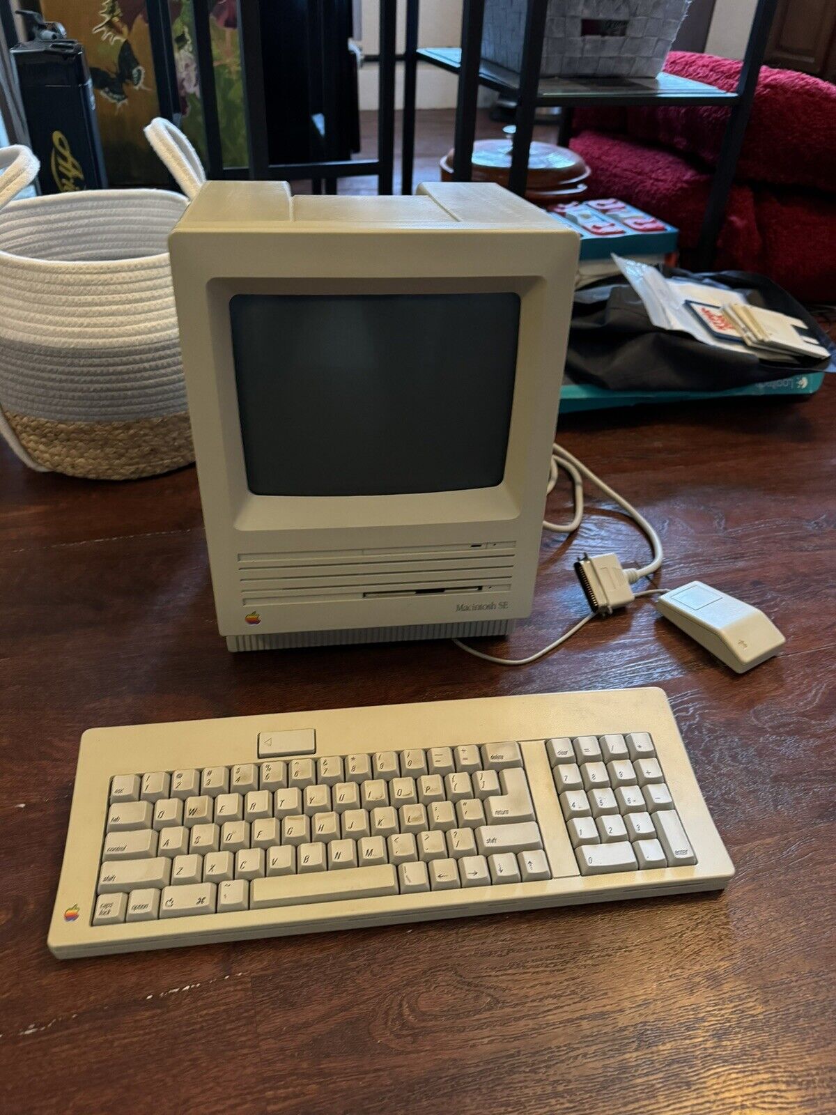 Vintage Apple Macintosh SE FDHD M5011 Computer with Keyboard and Mouse Manuals