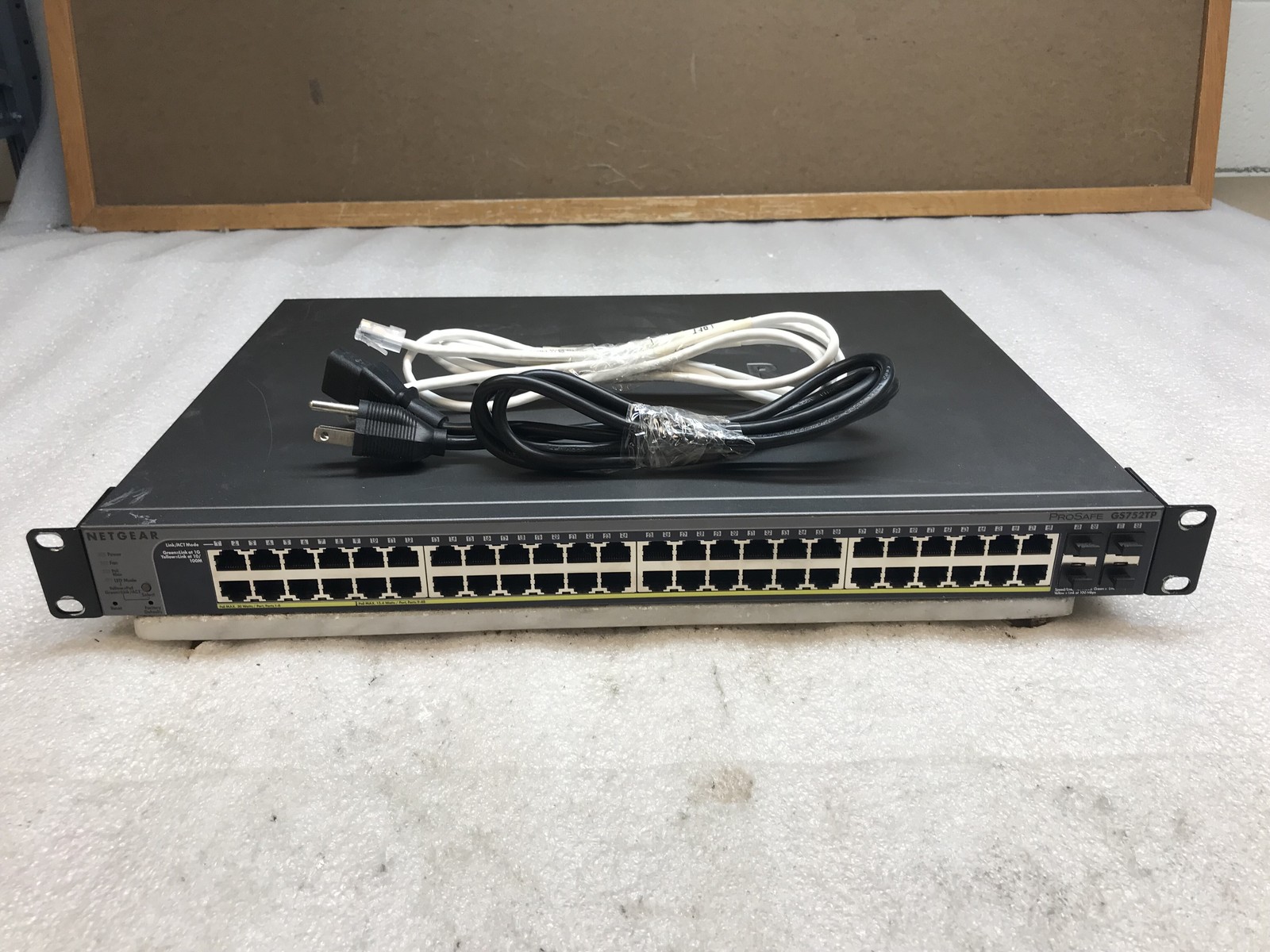 Netgear ProSafe GS752TP 48-Port POE Smart Network Switch W/ RACK EARS