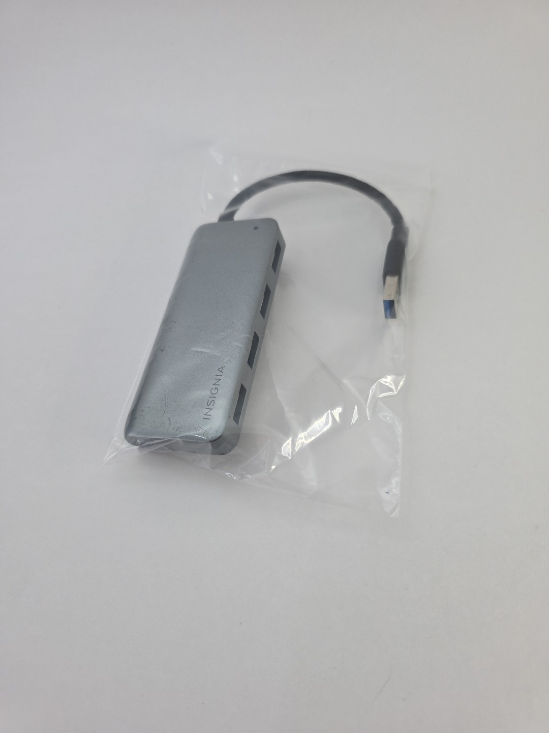 Insignia- 4-Port USB 3.0 Hub - Gray