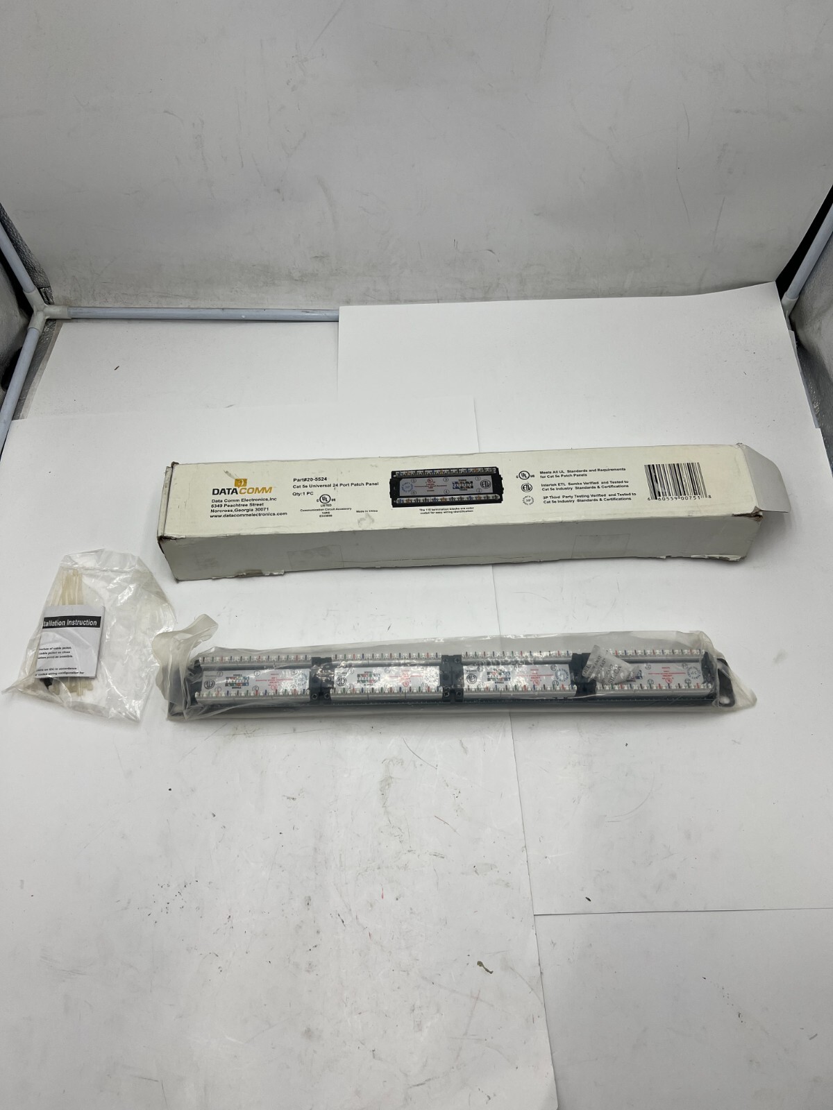 DataComm Electronics 20-5524 CAT 5e Universal 24 Port Patch Panel