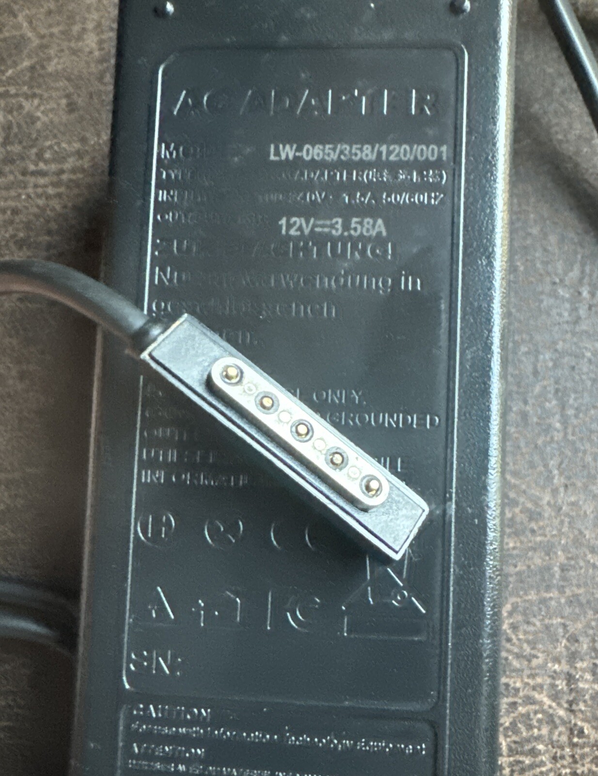 AC ADAPTER 12 V & ZUR BEACHTUNG Model: LW-065/358/120/001 &  12V=3.58A Black