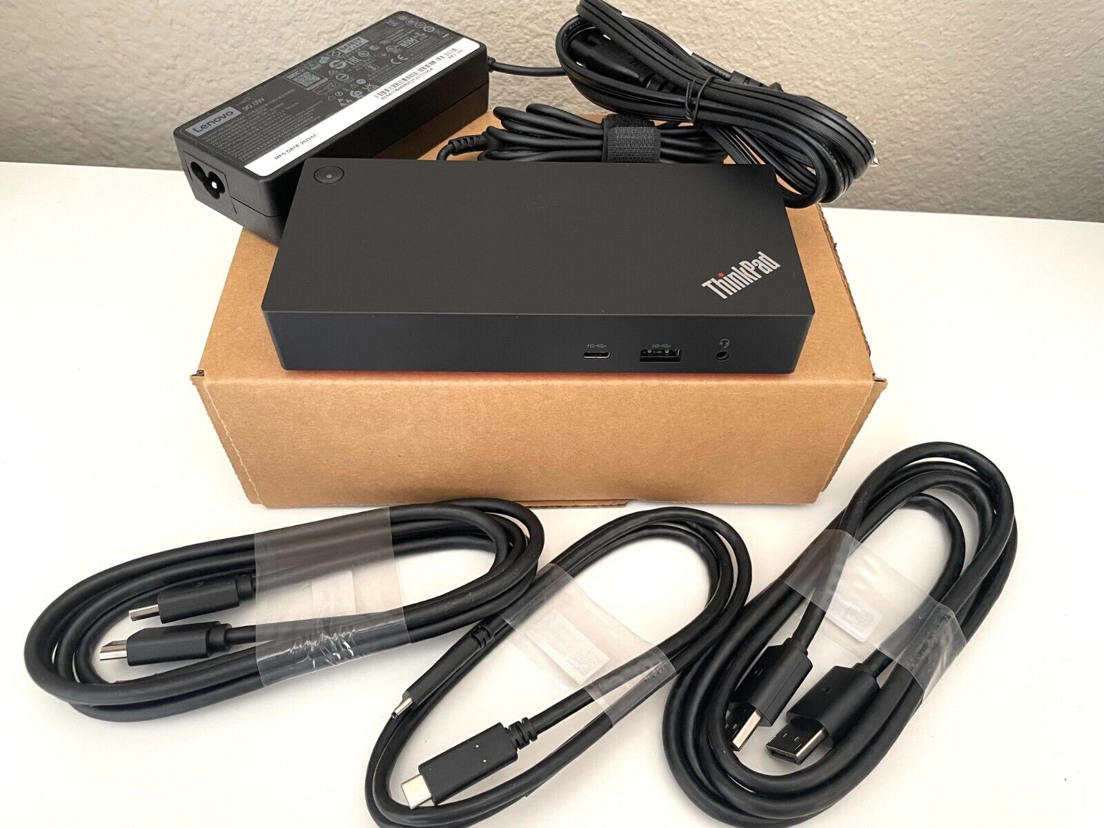 Lenovo ThinkPad 40AY USB-C Docking Station LDA-KP 40AY0090US w/ HDMI + DP Cables