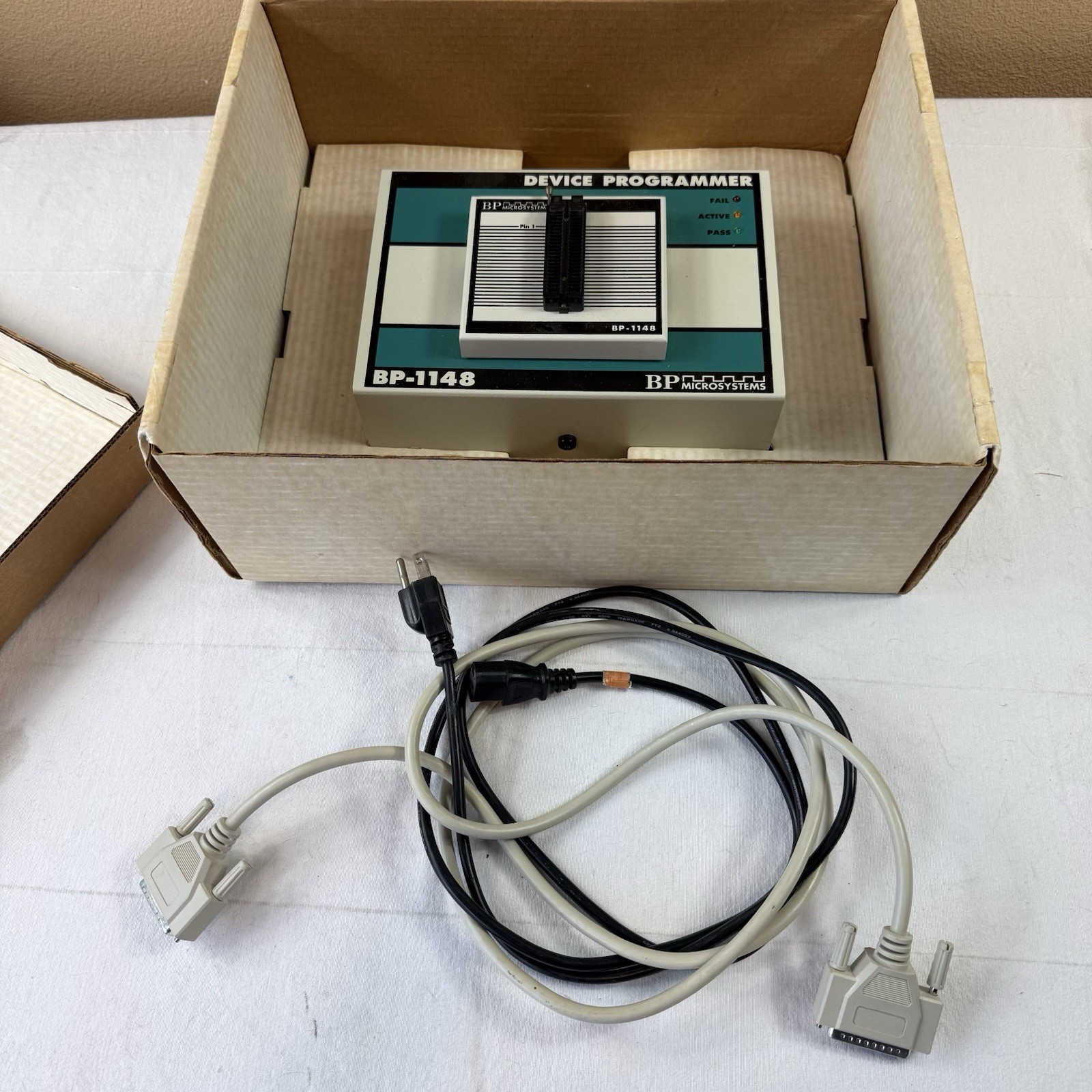 BP MICROSYSTEMS M/N BP-1148, 48 PIN UNIVERSAL PROGRAMMER USED original box