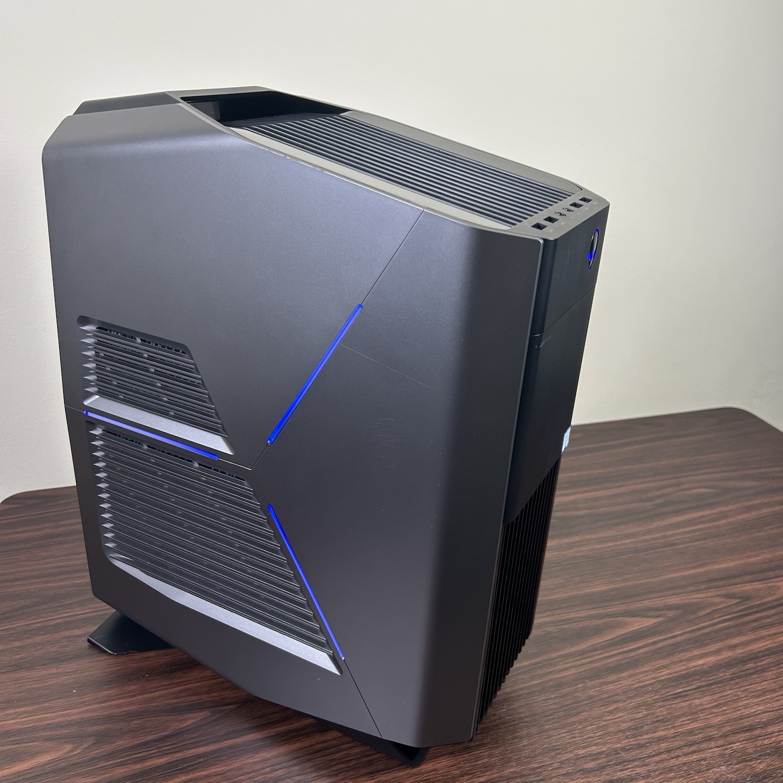 Alienware Aurora R5 Gaming PC-i7-6700K,{GTX 1070 8GB},8GB RAM(256GB NVMe+256SSD)