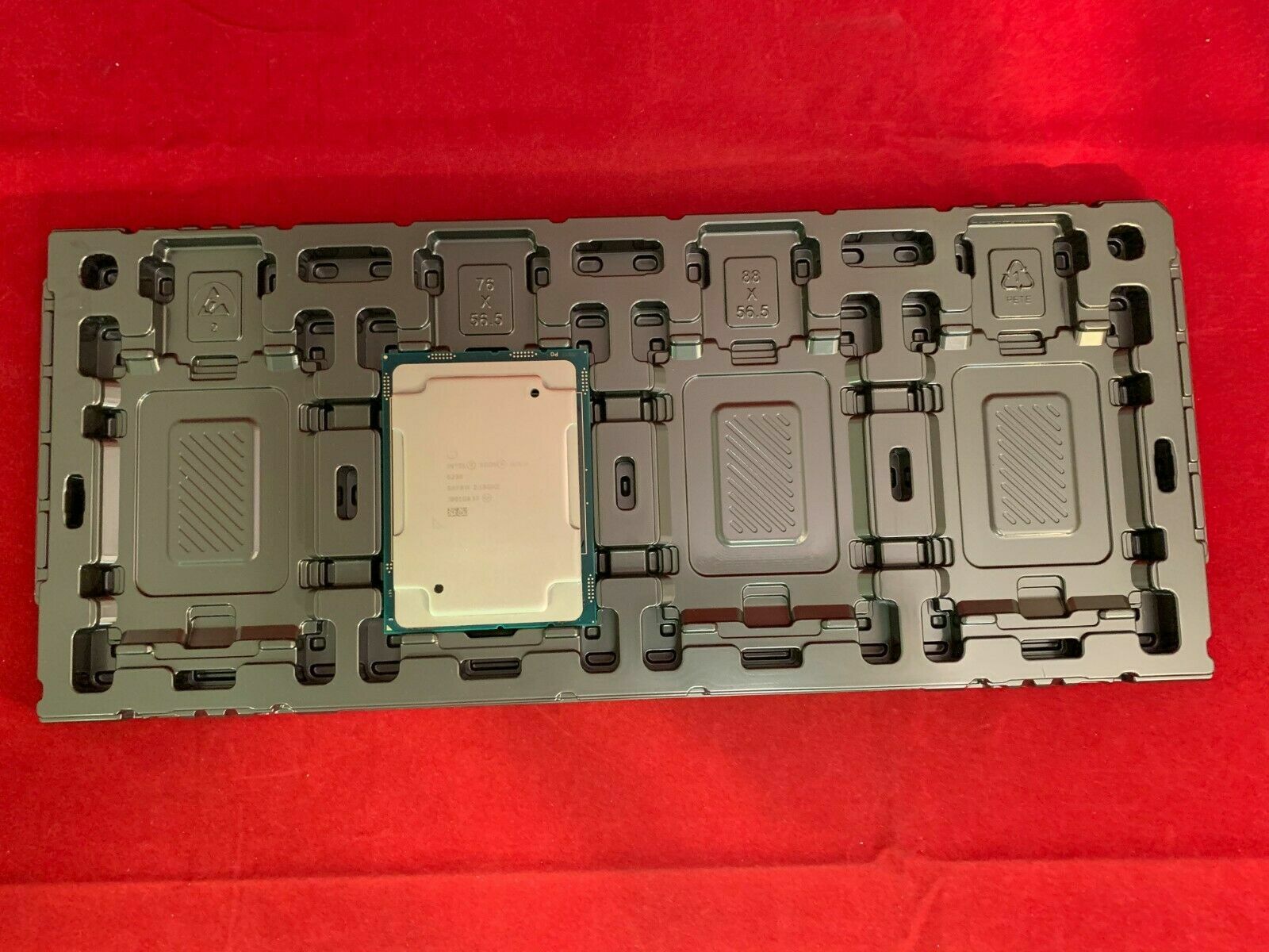 Intel Xeon Gold 6338 2.0GHz 48MB  32 Core FCLGA4189 CPU PROCESSOR SRKJ9 ***