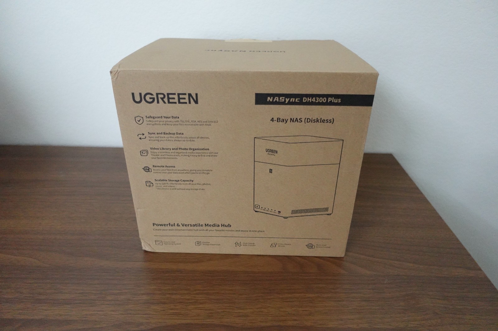 New UGreen NASync DH4300+ Plus Storage Hub 4-Bay Diskless NAS Enclosure to 120TB