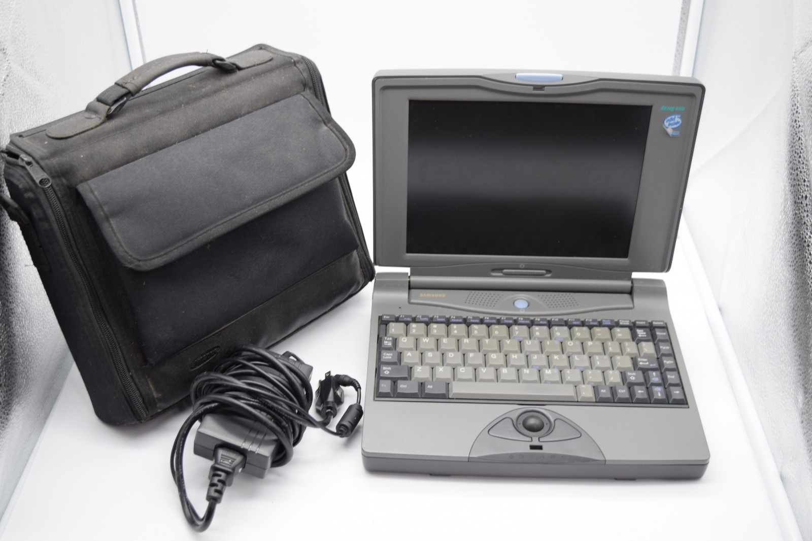 Vintage Samsung Sens 800 Laptop Computer w Charger, Case for Parts/Repair