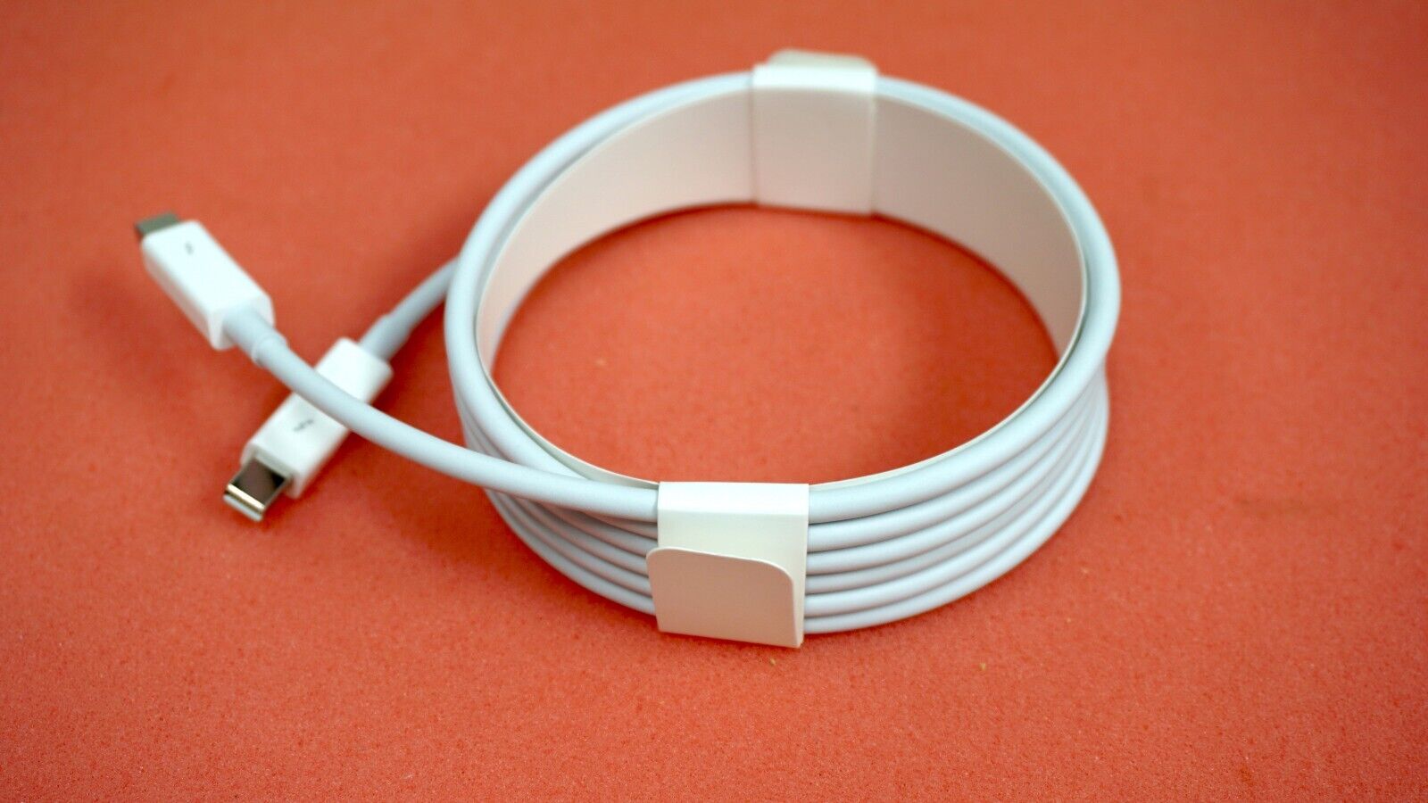 Brand New Genuine Apple 2M / 6FT Thunderbolt Cable A1410 MD861LL/A White (L8