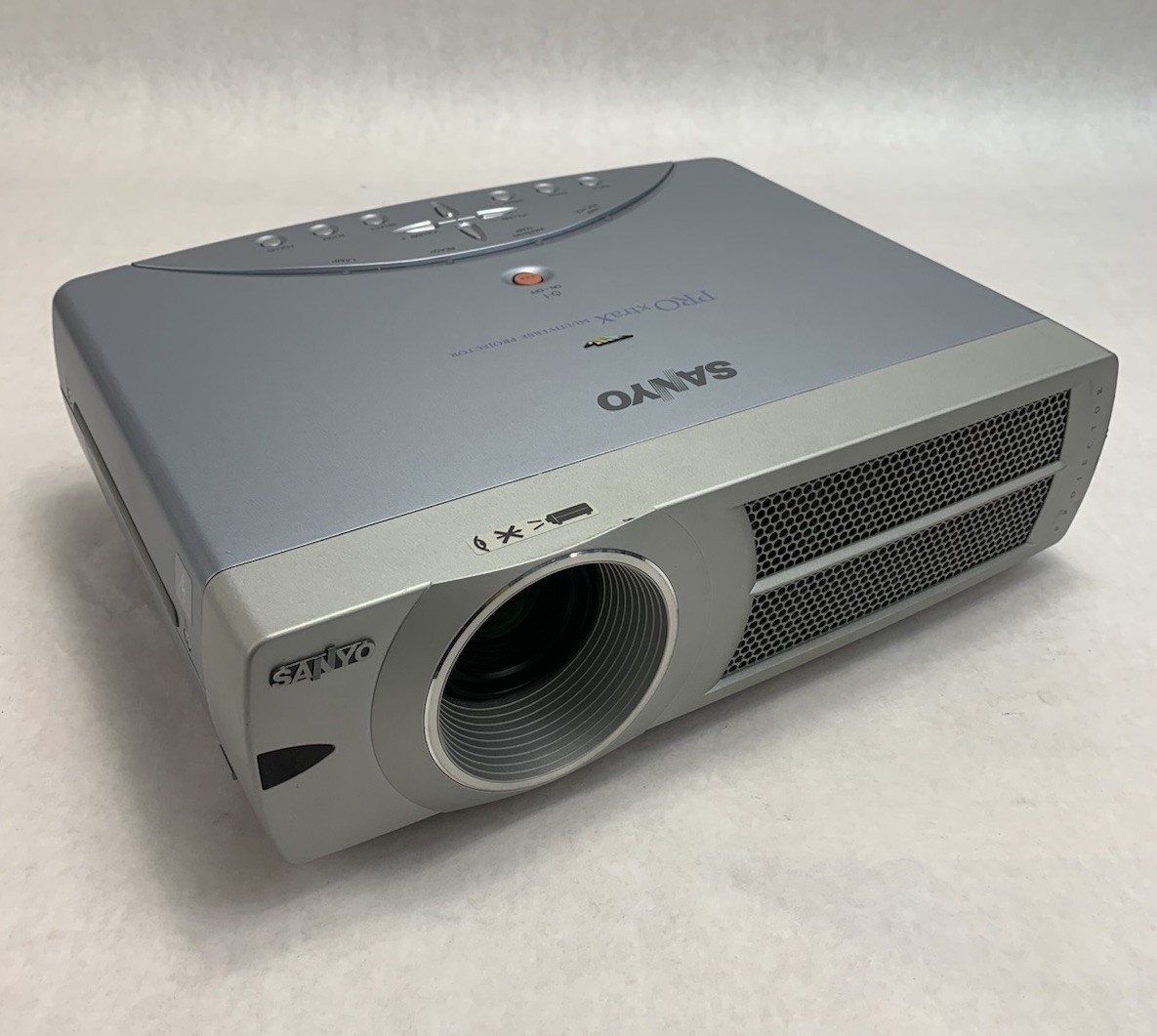 Sanyo PLC-XU37 PRO xtraX Multiverse Projector - No Remote