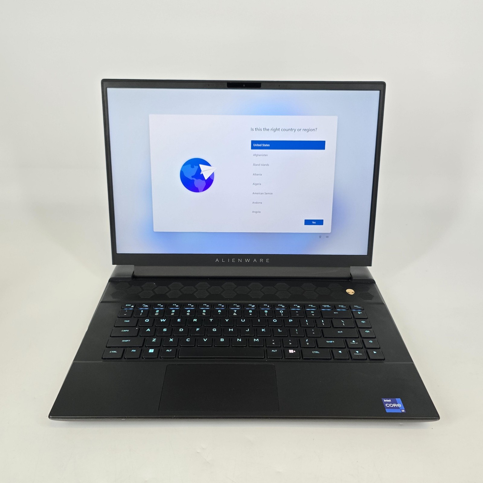 Dell Alienware M16 R1  240Hz QHD+ 2.2 GHz i9-13900HX 32GB 1TB SSD RTX 4080 Good