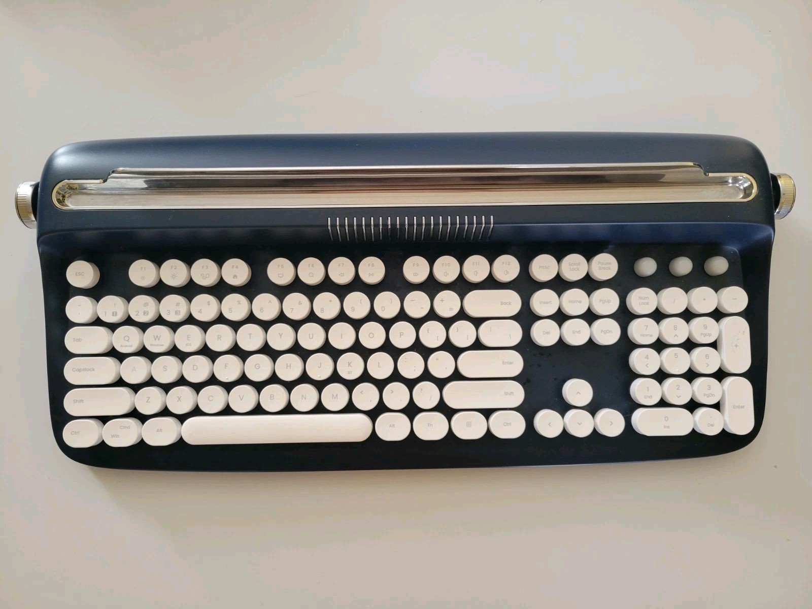 ACTTO YUNZII B503 Wireless Retro Look 5.0 Bluetooth Keyboard Blue