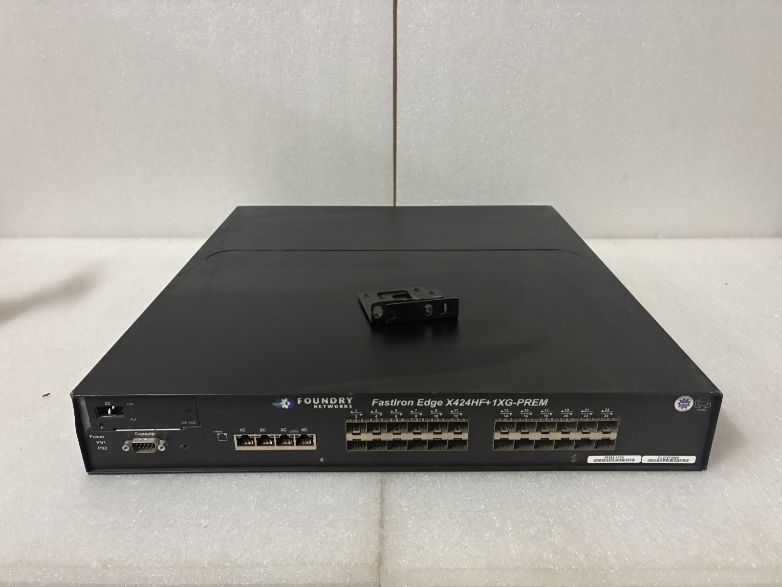 Foundry FESX424HF+1XG-PREM FastIron Edge X424HF Full IPv4 L3 + X4-1XG