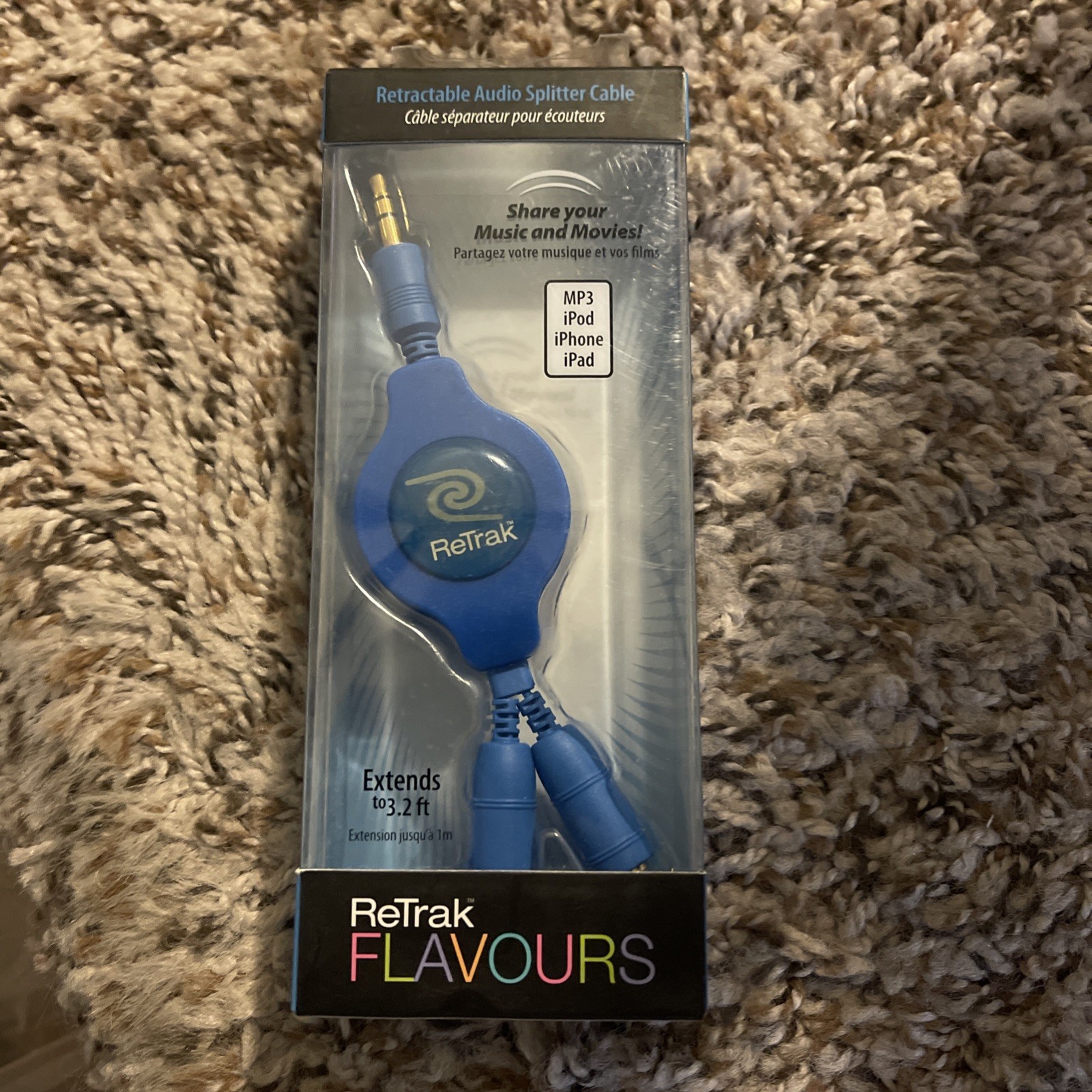 ReTrak Retractable Audio Splitter Cable 3.5mm 1:2 Blue 3.2 ft
