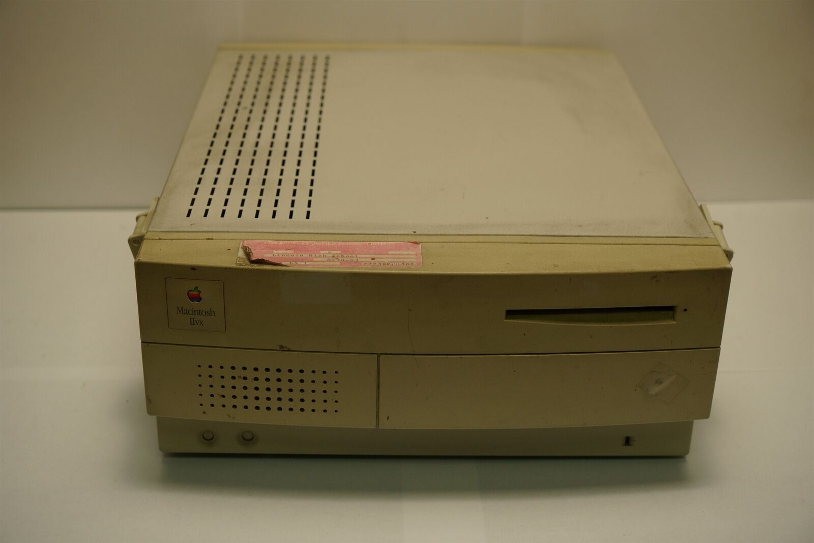 Apple Macintosh IIvx M1350 - Running and Tested - No HDD 