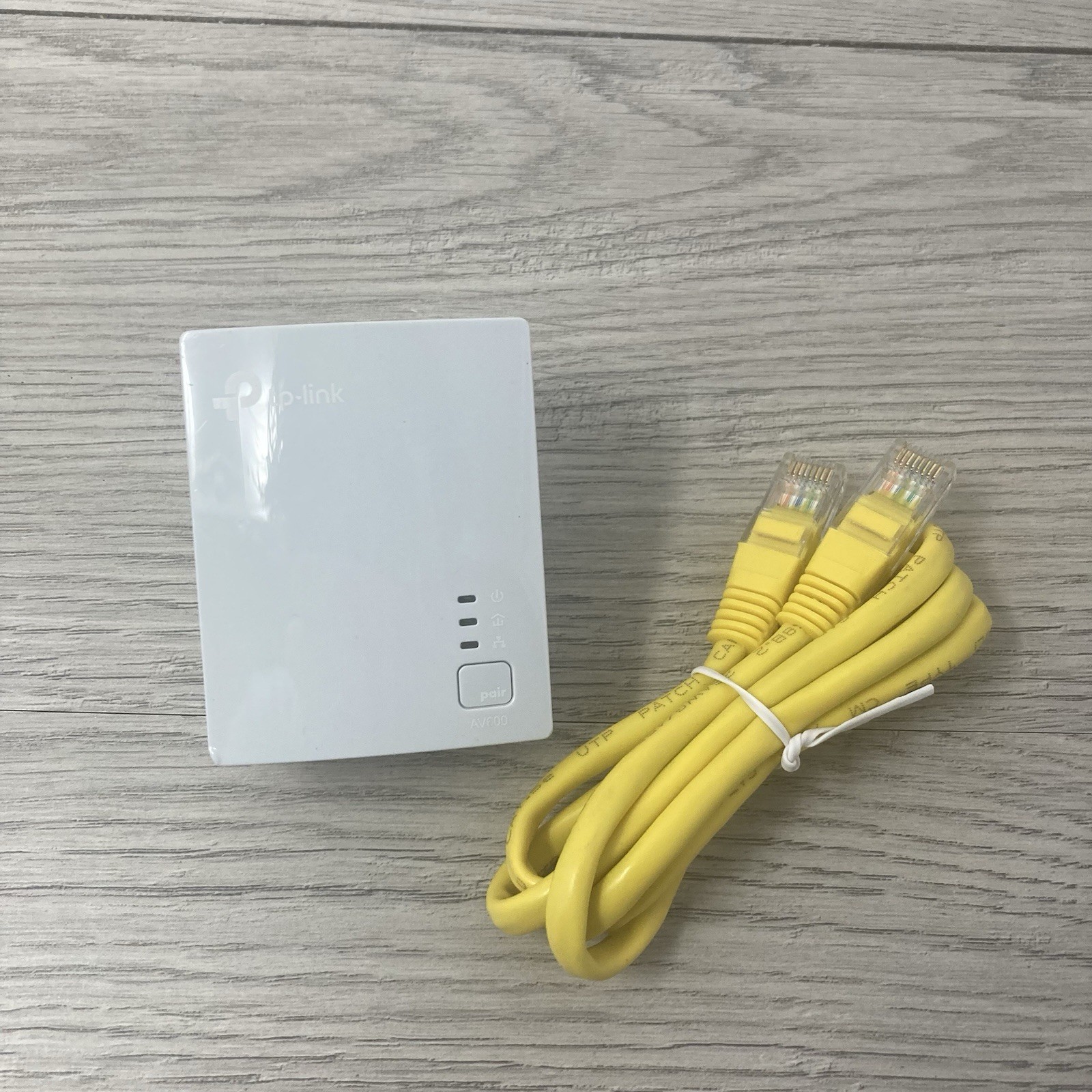 TP-Link TL-PA4010 Nano PowerLine Adapter AV600 White 500mbps W/Ethernet Genuine