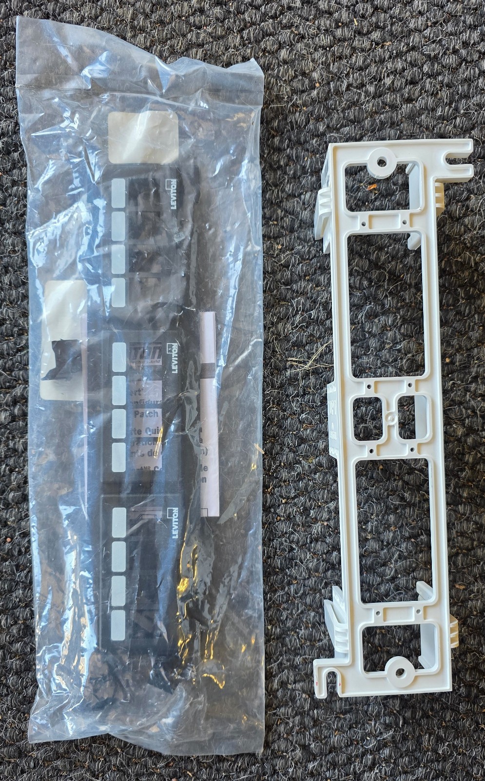 Leviton 49255-Q89 Flat 12-Port Patch Block