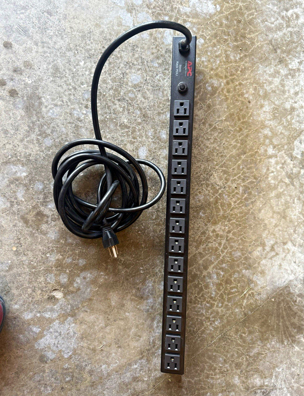 APC Basic Rack PDU Power Distribution Unit PDU 14-Outlet Rack Mount, Black