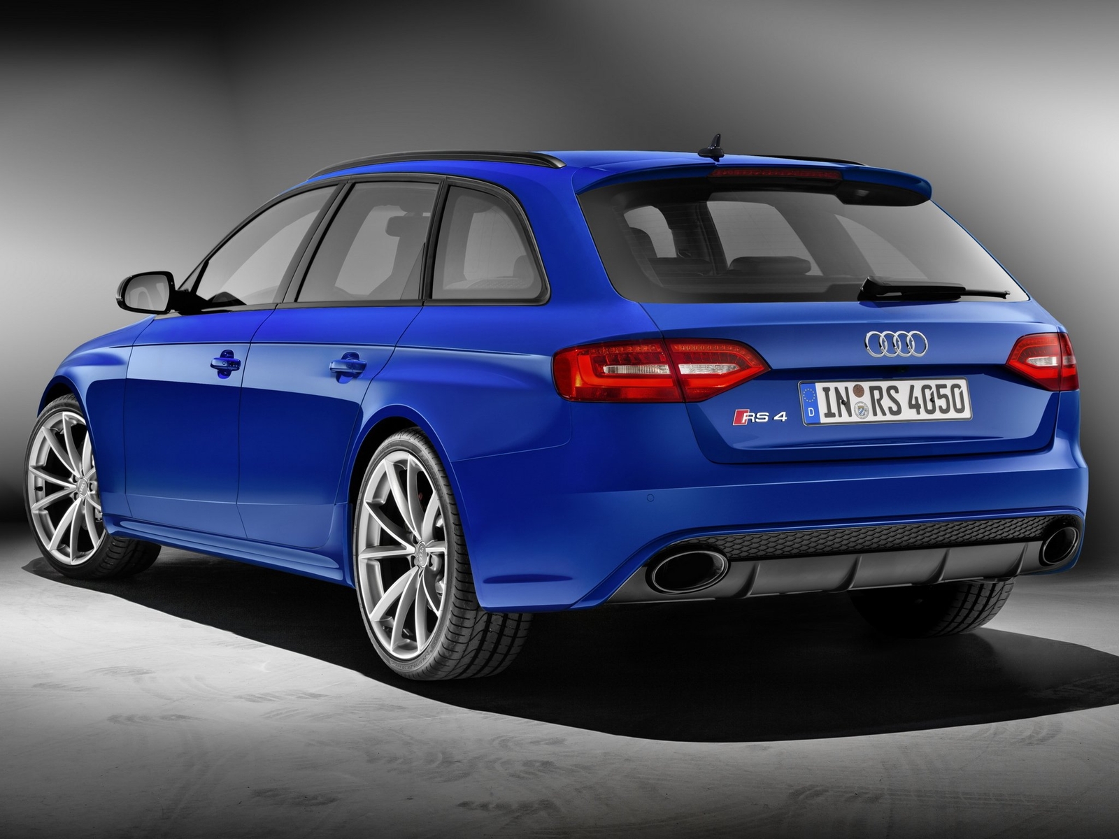 Cars 2014 audi rs4 avant nogaro Desk Mat Stitched