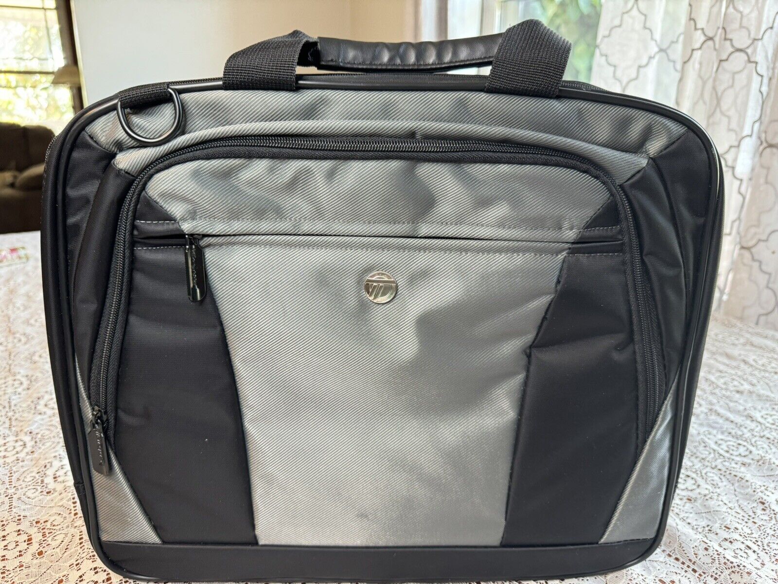 Targus CVR400 Laptop CityLite Gray Black Carrying Case/Luggage Handle Strap A1:2