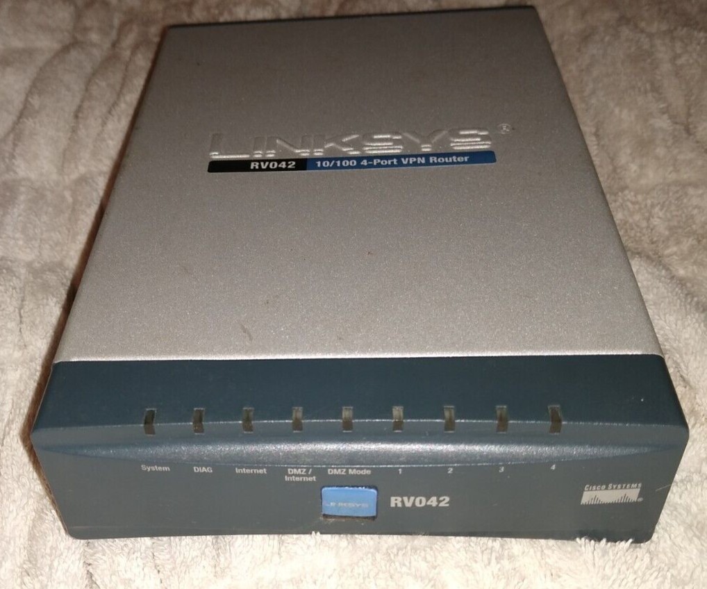 Router Dual WAN VPN RV042 V1.1 Linksys Cisco RJ45 4 Port With AC Adapter Working